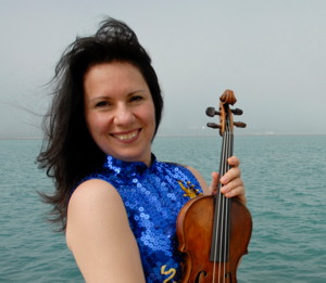 Photograph of violinist Carla Trynchuk