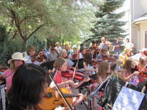 Photograph of Sue Jesch leading the Strings in the Summer musicians
  last year at Sierra Place.